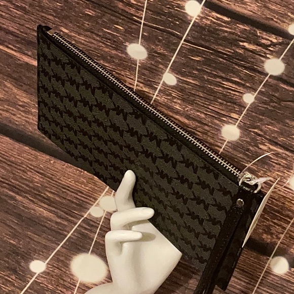 🖤MICHAEL KORS BLACK SIGNATURE ZIP CLUTCH WRISTLET - Picture 7 of 8